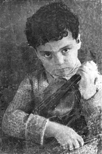 8.А.Алиев в детстве.Фото из журнала.